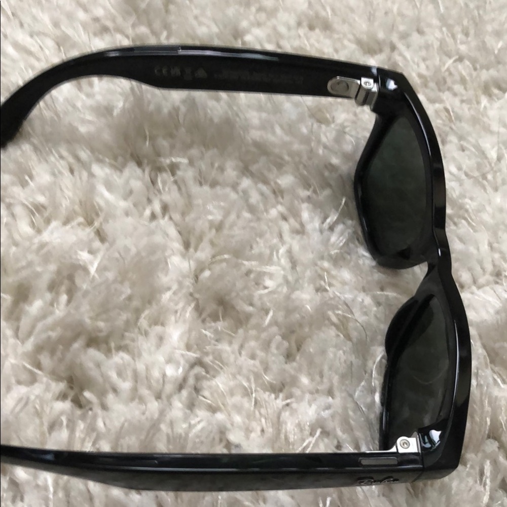 Ray-Ban Wayfarer Meta Smart Black Sunglasses with Brown Case - Picture 7 of 8